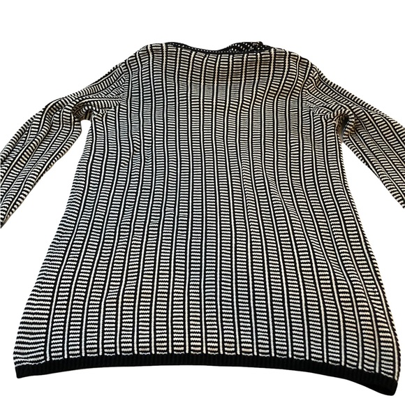 Women’s Guess Cowl Neck Sweater in Black & White Geometric Funky Pattern SZ L - Picture 4 of 9